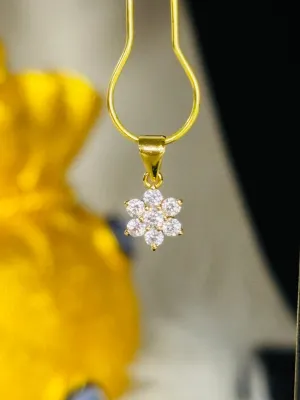 18K Gold Flower Pendant with Stone