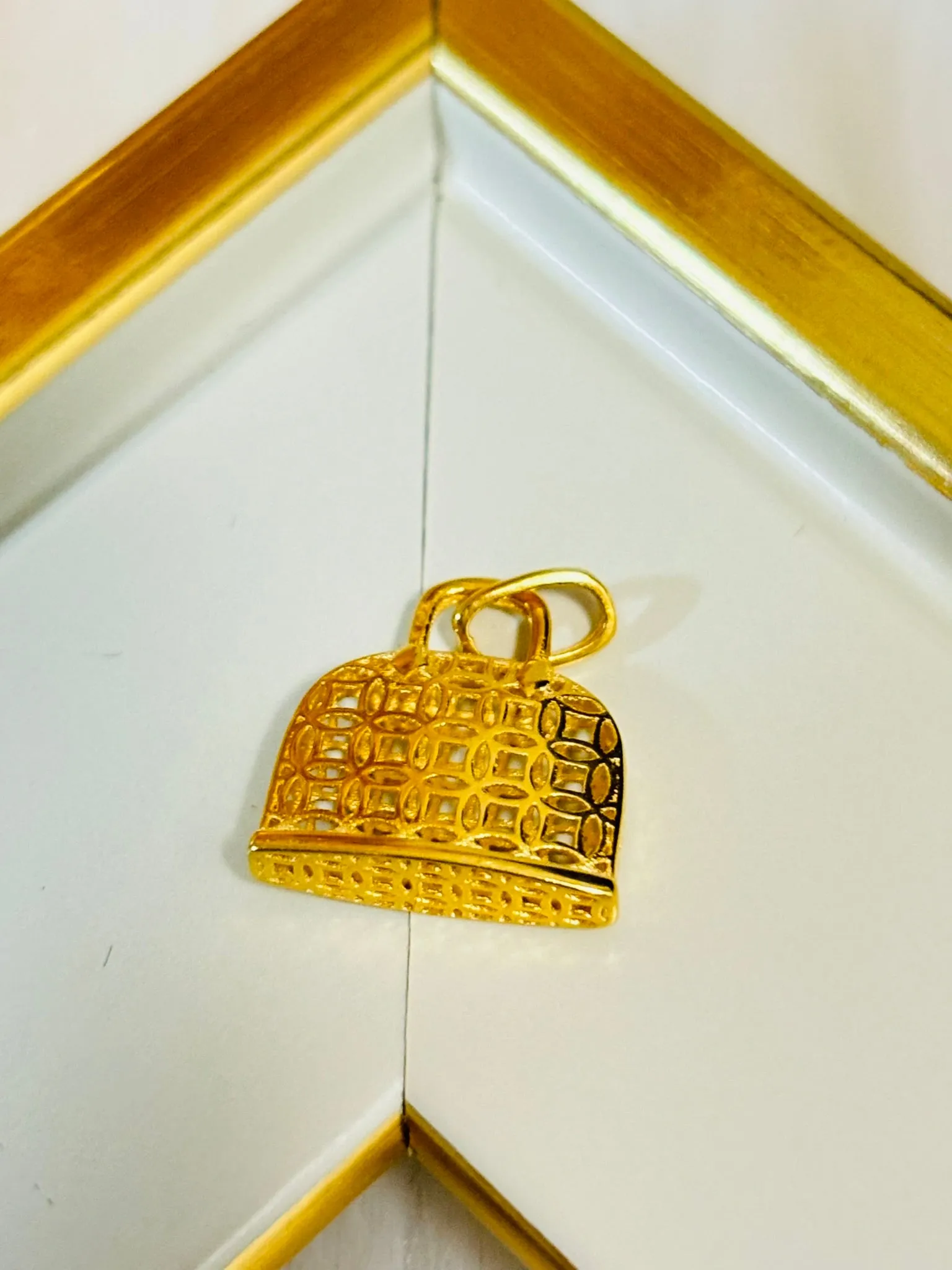 18K Gold Money Catcher Bag Pendant