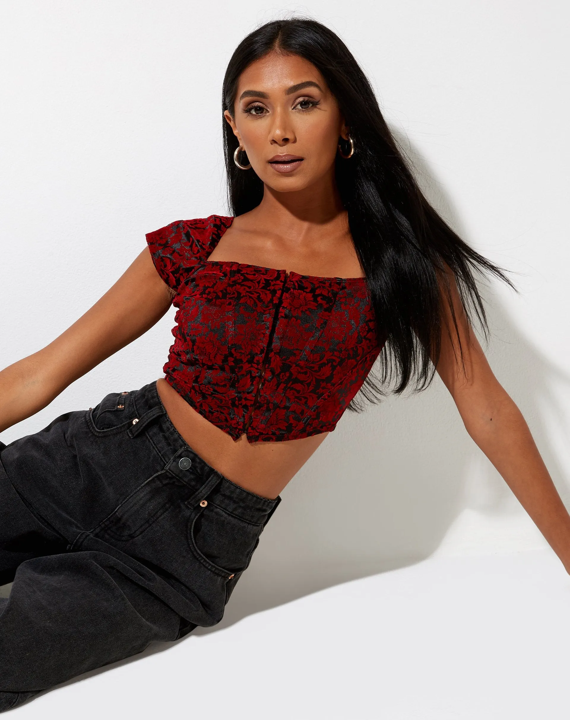 Elis Crop Top in Brocade Flower Black and Red